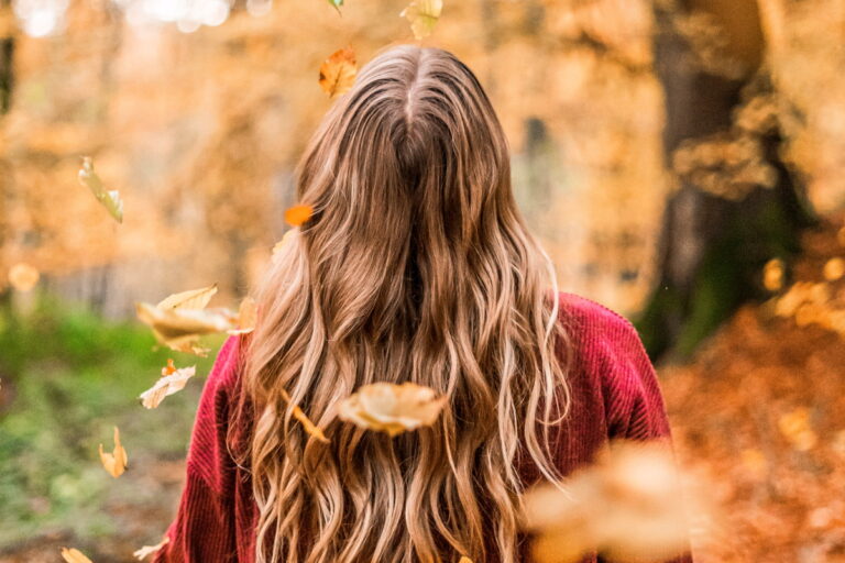 Autunno: foglie, castagne e capelli